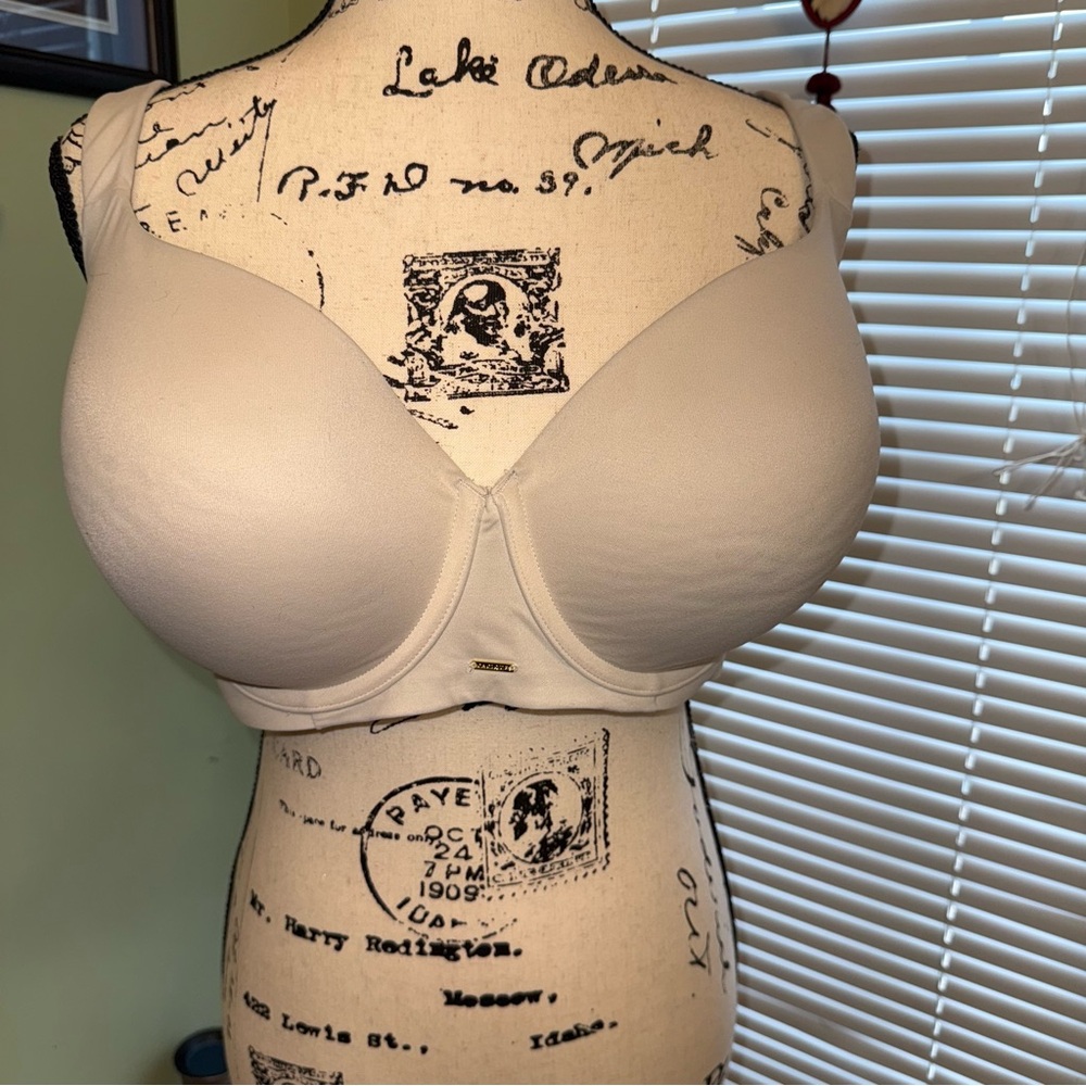 Cacique Cream Seamless Bra, 40F